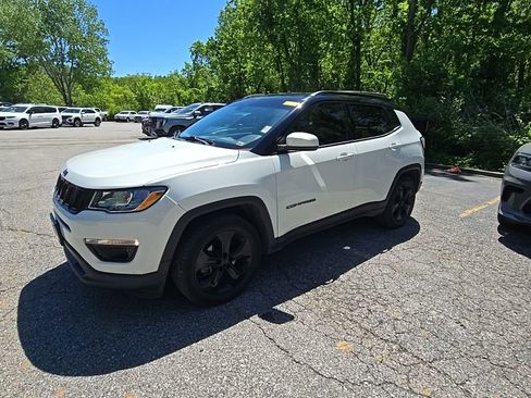 Used 2018 Jeep Compass Latitude w/ Popular Equipment Group FWD image 2