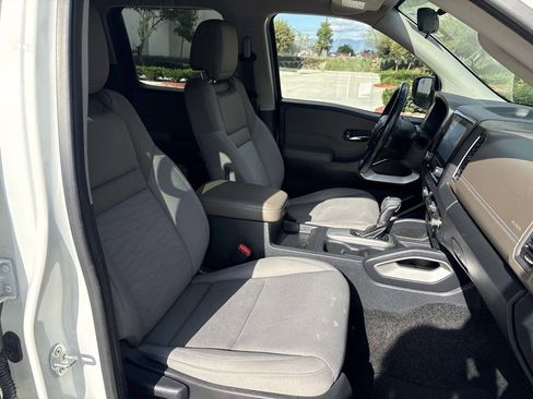 Used 2022 Nissan Frontier SV image 17