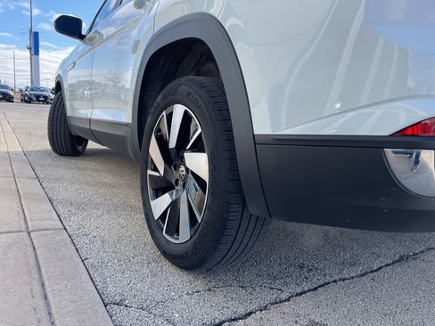 Used 2025 Volkswagen Atlas Cross Sport SE image 17