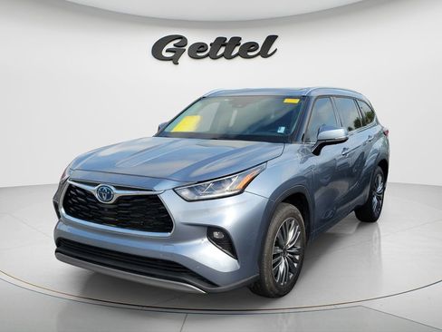Used 2022 Toyota Highlander Platinum image 2