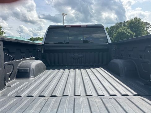 Used 2024 Chevrolet Silverado 1500 LT Trail Boss w/ LT Trail Boss Premium Package AWD/4WD image 18