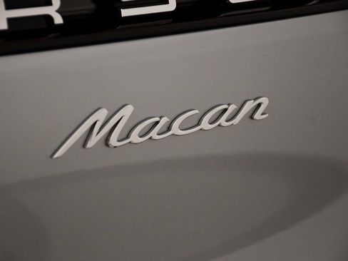 Certified 2026 Porsche Macan AWD/4WD image 11