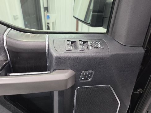Used 2019 Ford F150 Platinum w/ Equipment Group 701A Luxury AWD/4WD image 17
