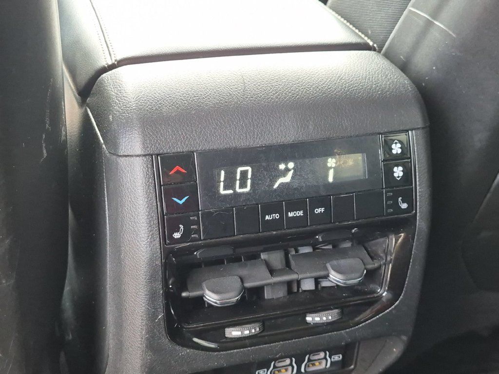 Used 2023 Jeep Grand Cherokee L Limited w/ Luxury Tech Group II AWD/4WD image 25