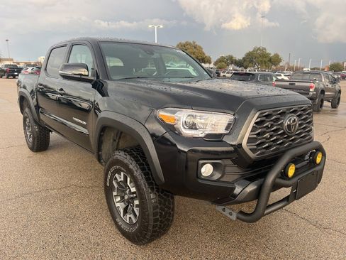 Used 2023 Toyota Tacoma TRD Off-Road image 3