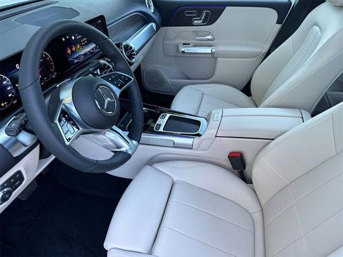 New 2026 Mercedes-Benz GLB 250 image 10