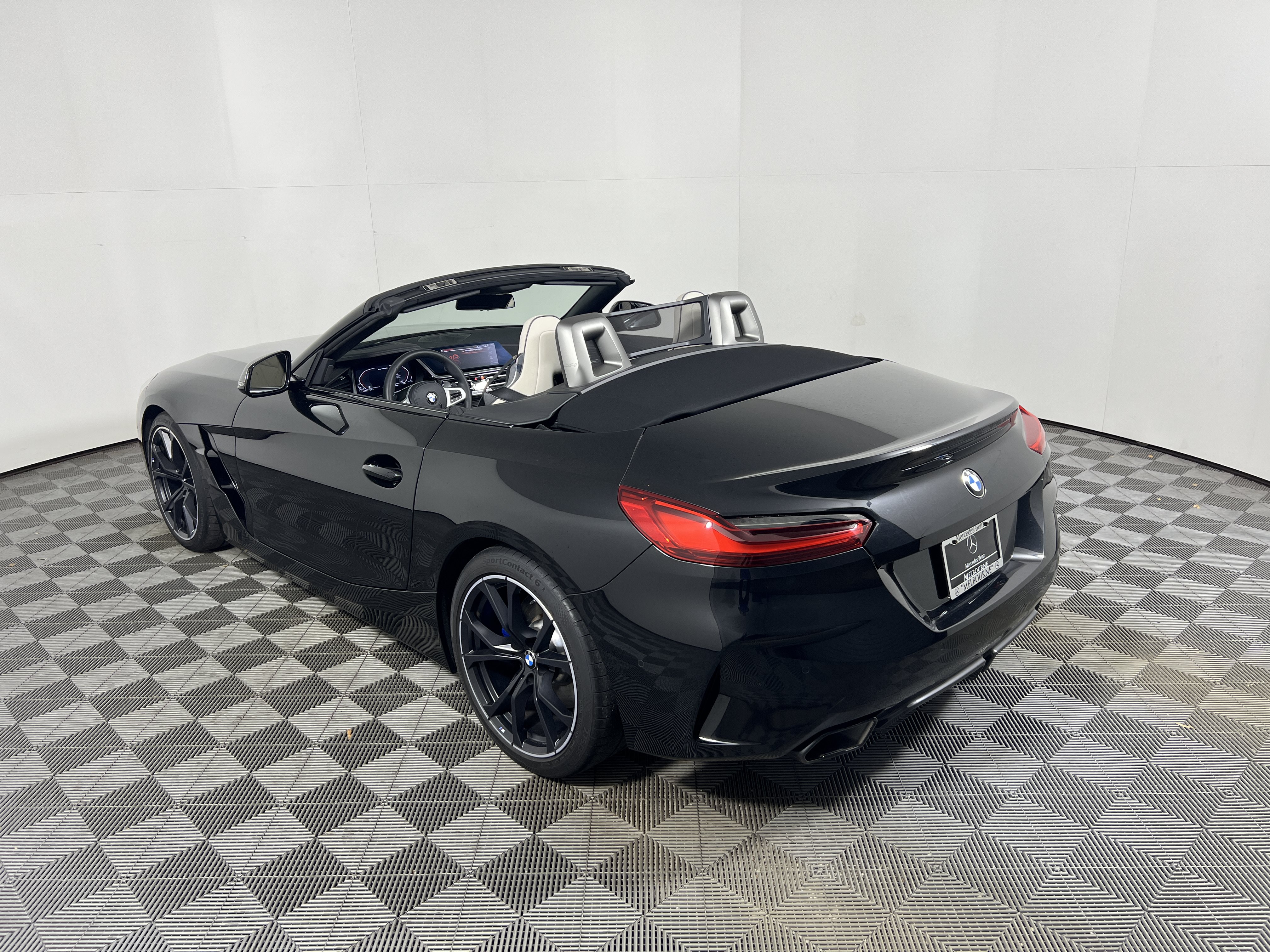 Used 2025 BMW Z4 M40i w/ Premium Package RWD image 3