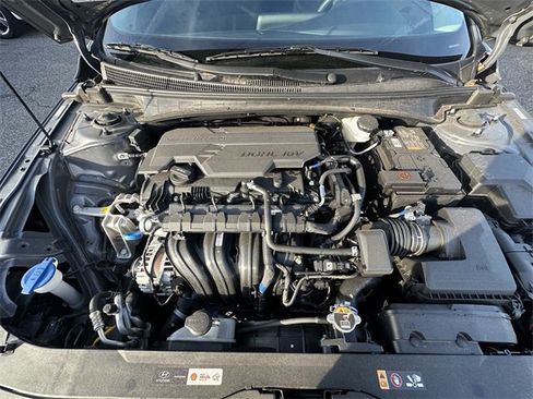 Used 2025 Hyundai Elantra SE image 30
