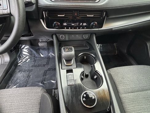 Used 2021 Nissan Rogue SV image 15