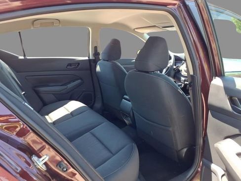 Used 2024 Nissan Altima 2.5 SV FWD image 11