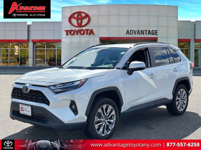 Used 2023 Toyota RAV4 XLE Premium AWD/4WD image 4