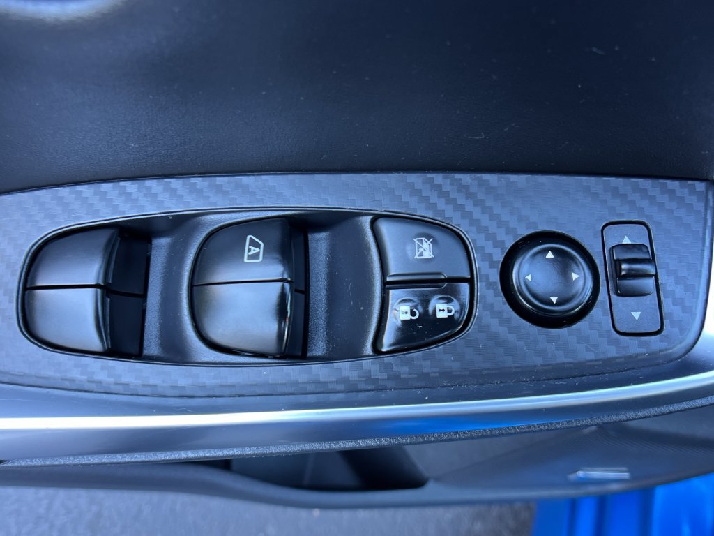Used 2022 Nissan Sentra SR w/ SR Premium Package FWD image 12