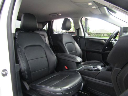 Used 2022 Ford Escape Titanium AWD/4WD image 24