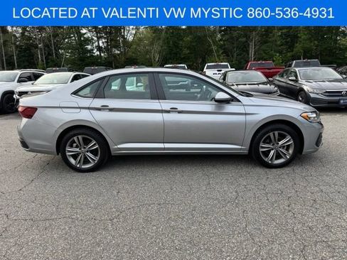 Used 2023 Volkswagen Jetta SE FWD image 4