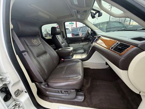Used 2011 Cadillac Escalade Platinum image 9