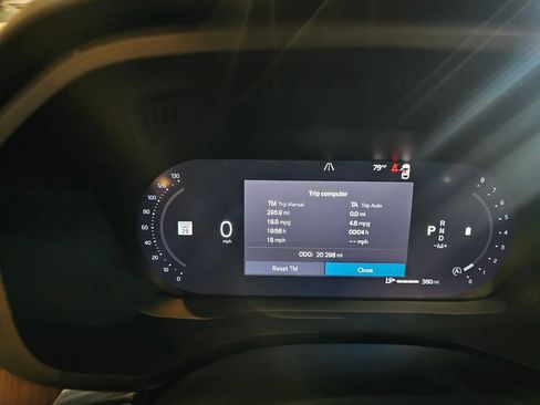 Certified 2024 Volvo XC60 B5 Plus w/ Climate Package AWD/4WD image 17