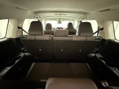 Used 2024 Toyota Highlander LE image 25