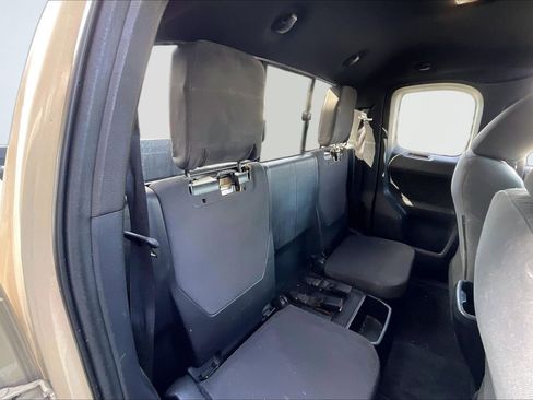 Used 2018 Toyota Tacoma TRD Off-Road w/ Technology Package image 27