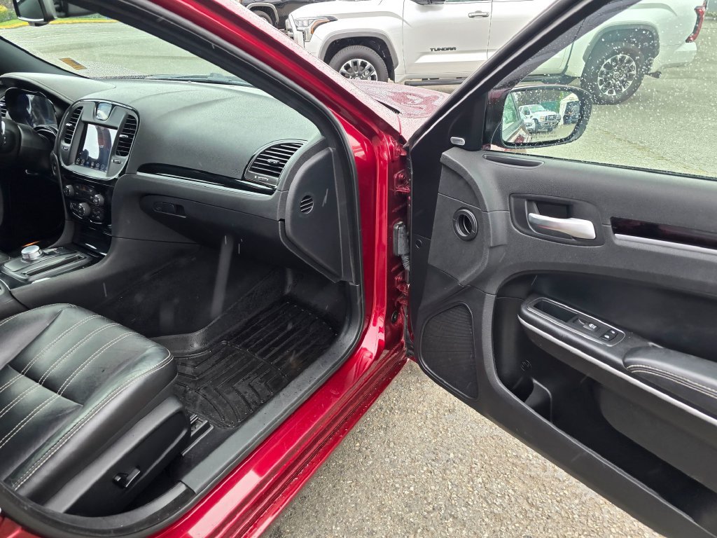 Used 2019 Chrysler 300 S AWD/4WD image 10