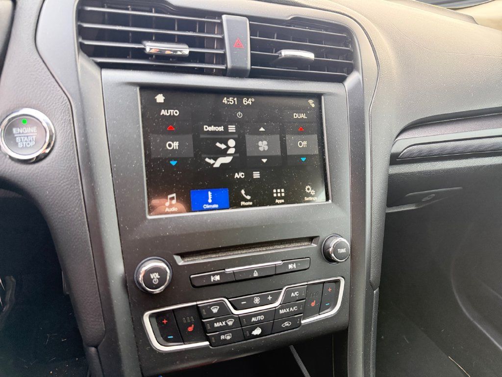 Used 2018 Ford Fusion SE w/ Equipment Group 201A FWD image 25