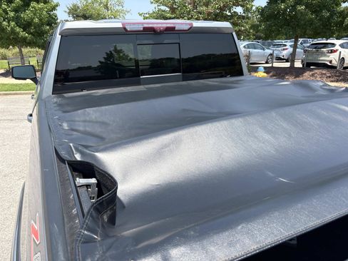 Used 2023 GMC Sierra 1500 AT4 w/ AT4 Premium Package AWD/4WD image 9