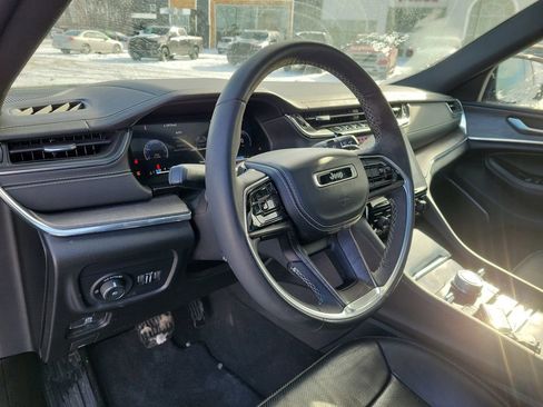 Used 2023 Jeep Grand Cherokee Overland image 9