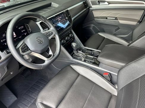 Used 2023 Volkswagen Atlas SE w/ Panoramic Sunroof Package FWD image 10