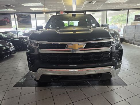 Used 2025 Chevrolet Silverado 1500 LT AWD/4WD image 2