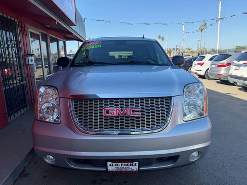 Used 2014 GMC Yukon XL SLT image 3