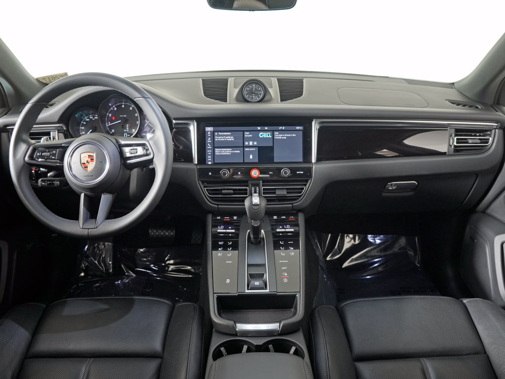 Certified 2025 Porsche Macan w/ Premium Package Plus AWD/4WD image 25