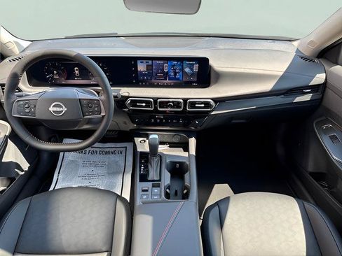 New 2026 Nissan Sentra SR w/ SR Premium Package FWD image 11
