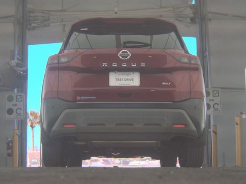 Used 2021 Nissan Rogue SV w/ Premium Package image 8