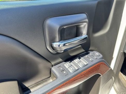 Used 2018 GMC Sierra 3500 SLE w/ SLE Preferred Package AWD/4WD image 11