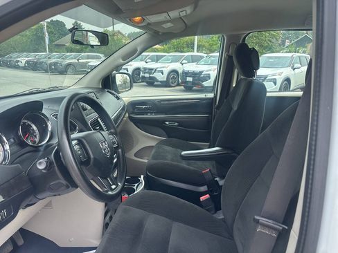 Used 2016 Dodge Grand Caravan American Value Package FWD image 10