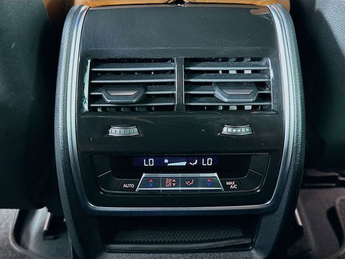 Used 2022 BMW X7 xDrive40i w/ M Sport Package image 26