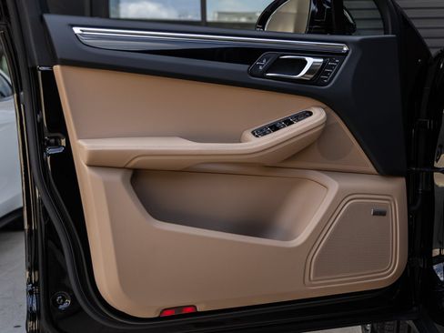 New 2026 Porsche Macan AWD/4WD image 18
