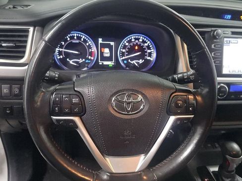 Used 2019 Toyota Highlander XLE AWD/4WD image 8