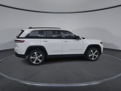 New 2026 Jeep Grand Cherokee Limited w/ Luxury Tech Group II AWD/4WD image 16