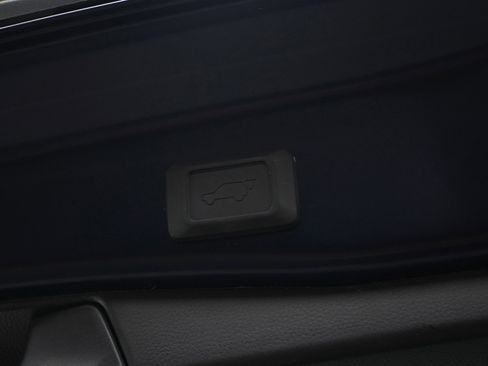 Used 2025 Toyota RAV4 XLE w/ Convenience Package image 18