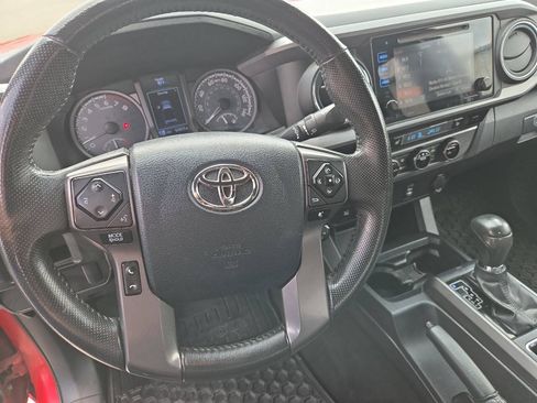 Used 2017 Toyota Tacoma SR5 AWD/4WD image 16