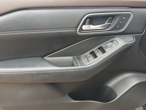 Used 2023 Nissan Rogue Platinum w/ Platinum Premium Package FWD image 22