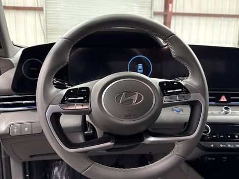 Used 2024 Hyundai Elantra SEL w/ Convenience Package image 7