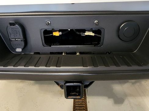 Used 2022 Chevrolet Colorado ZR2 AWD/4WD image 8