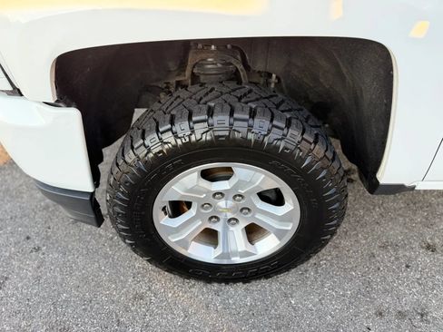 Used 2018 Chevrolet Silverado 1500 LT w/ All Star Edition AWD/4WD image 2