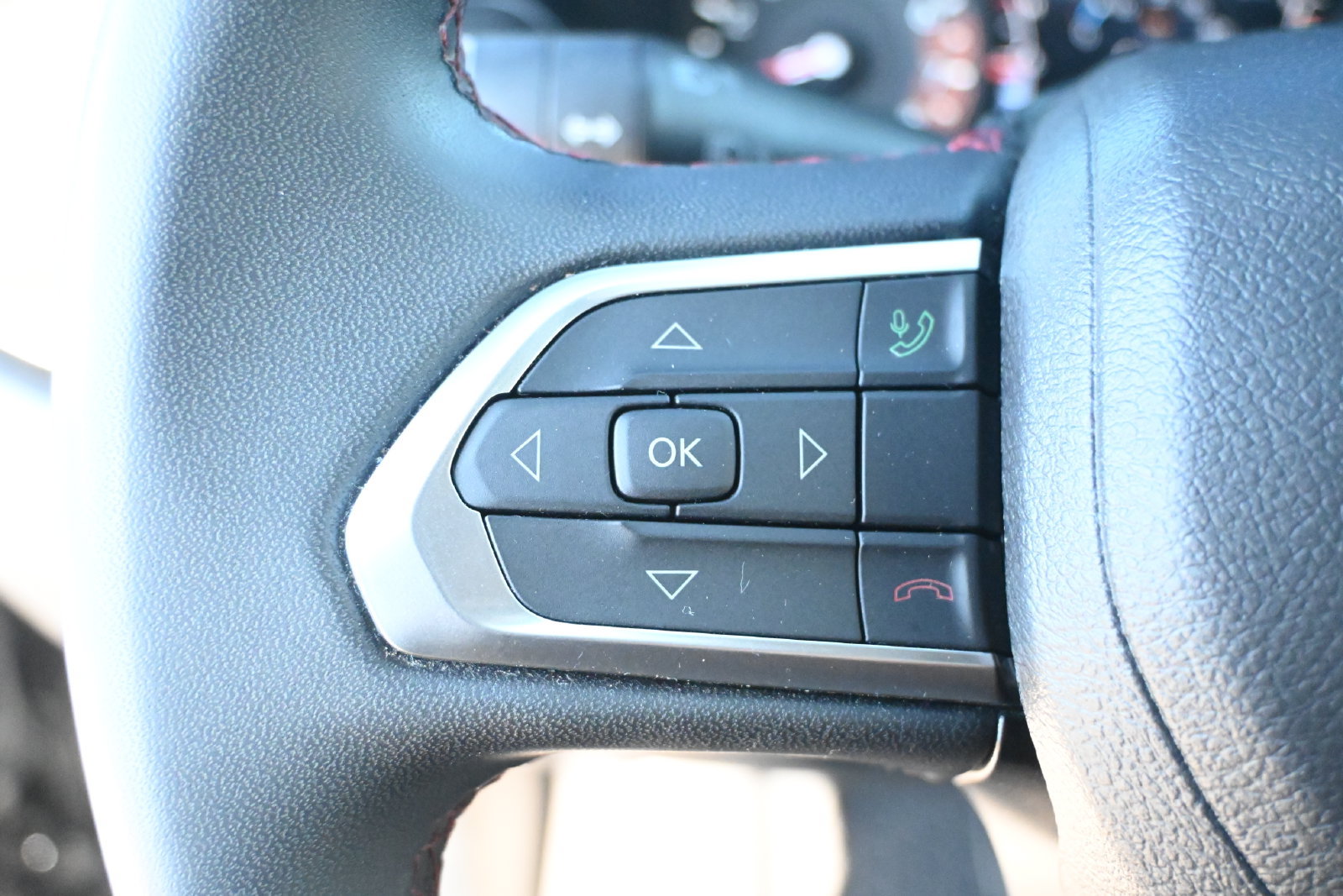 Used 2025 Jeep Compass Trailhawk AWD/4WD image 12