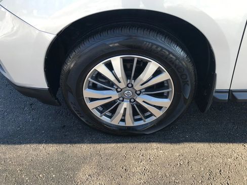 Used 2020 Nissan Pathfinder S image 41