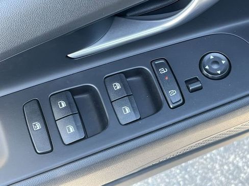 New 2026 Hyundai Elantra Limited FWD image 28