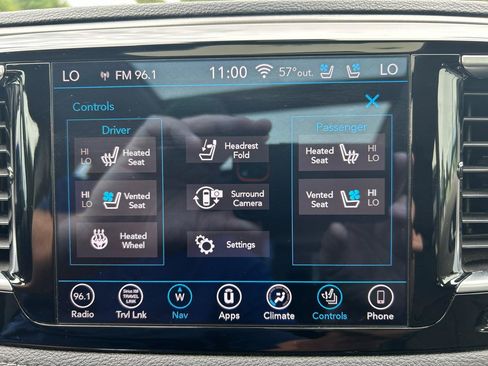 Used 2019 Chrysler Pacifica Limited w/ Tire & Wheel Group FWD image 16