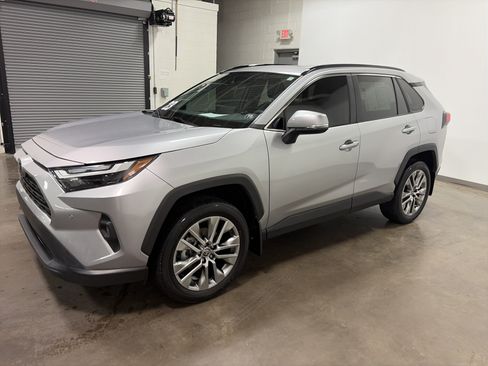 Used 2023 Toyota RAV4 XLE Premium AWD/4WD image 6