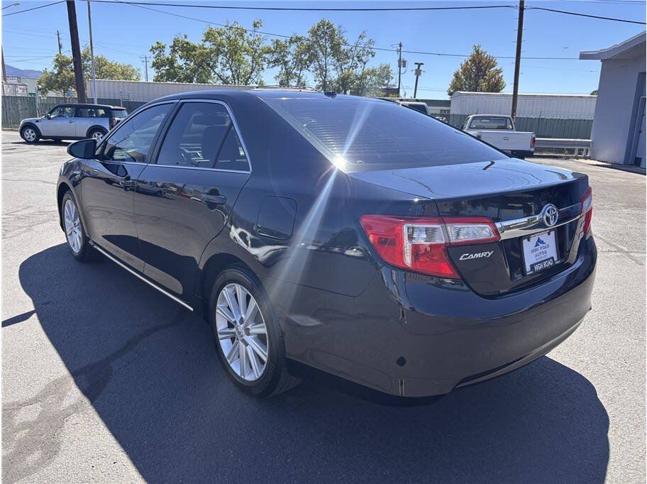 Used 2014 Toyota Camry XLE w/ Leather Package FWD image 3